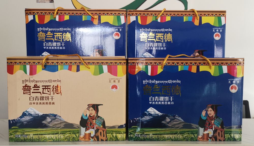 阿里地区普兰县生产的特色产品白青稞饼干.新华社记者 董琳娜 摄